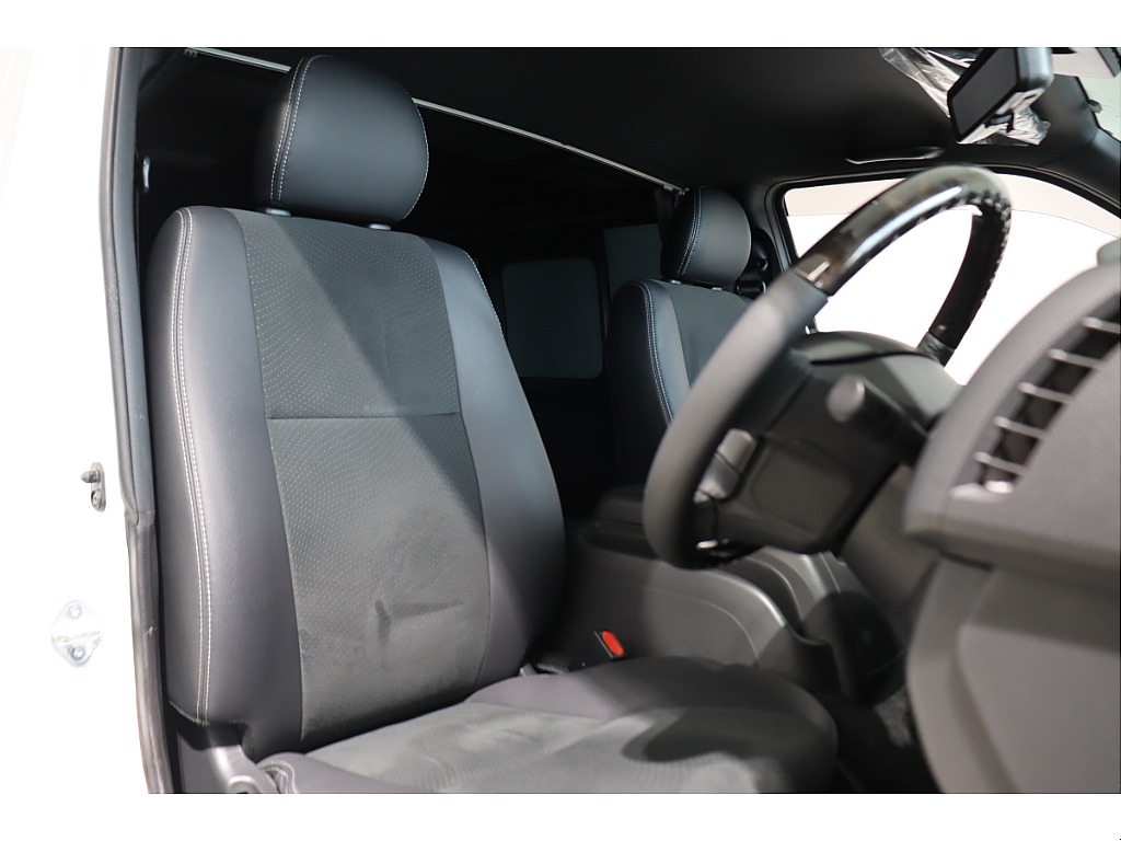 トヨタ ハイエースバン(26枚目)