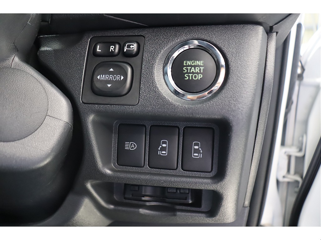 プッシュスタートです！スライドドアは運転席スイッチで開閉可能です☆