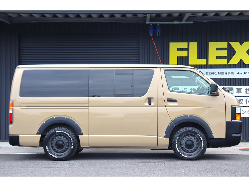 あると便利な小窓付き両側スライドドアです☆