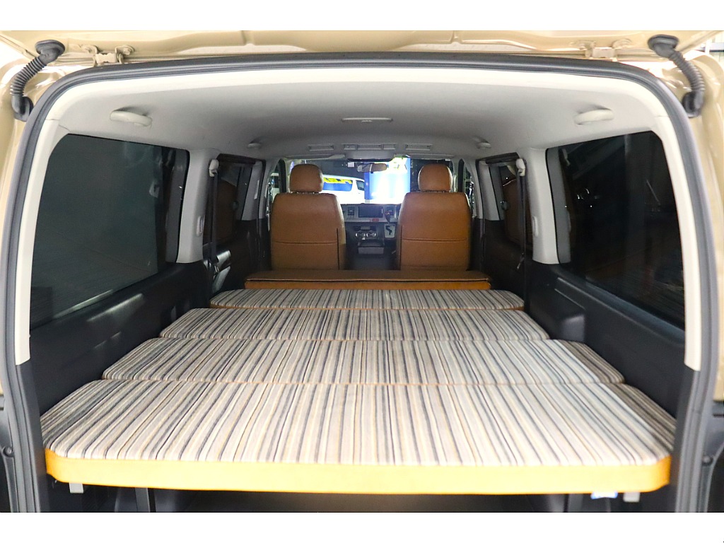 荷室にはタイプ２ベッドキットを完備！フルフラットも可能☆