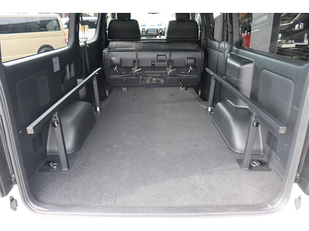 荷室には広大なスペースが御座います☆