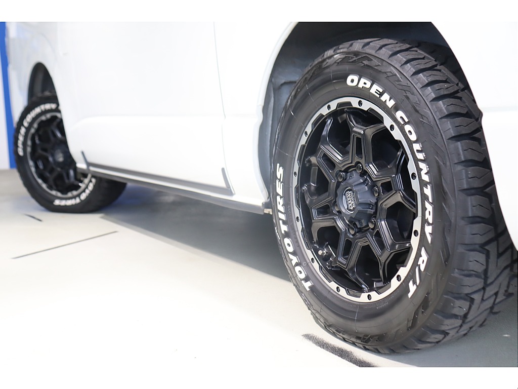 16インチアルミホイールにオープンカントリータイヤの組み合わせ！