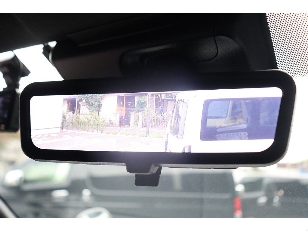 デジタルインナーミラーまで装備！