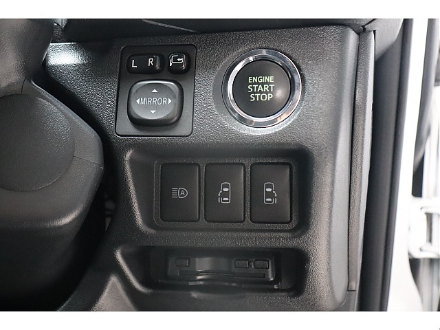 もちろんプッシュスタート/スマートキーです☆