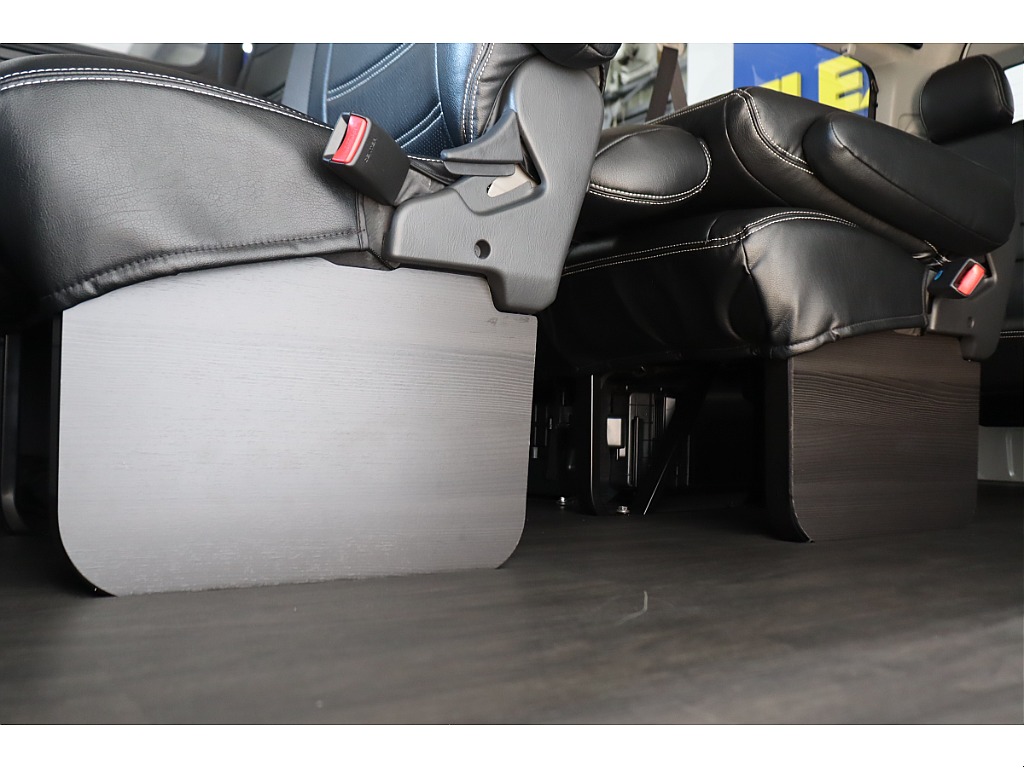 足元のドレスアップにフットパネルを装着済み！