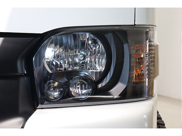 インナーブラックヘッドライト 各部マッドブラック塗装のブラックエディション仕様!