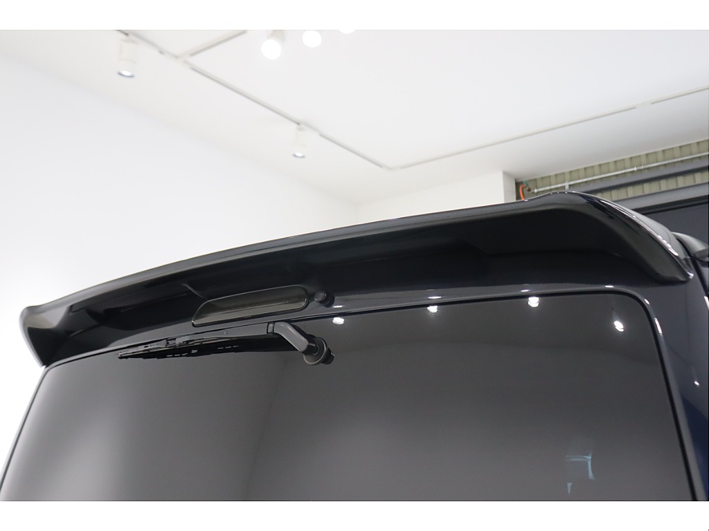 純正リアルーフスポイラーはリアビューのアクセントに♪