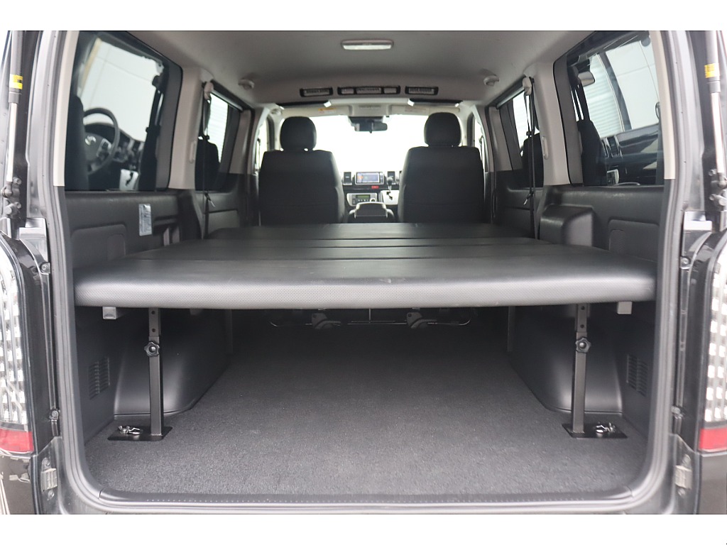 荷室には高調整が可能なベットキットを装着！