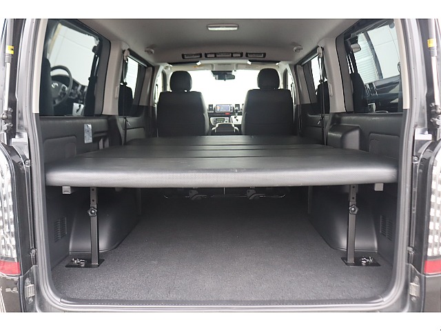 荷室には高調整が可能なベットキットを装着！