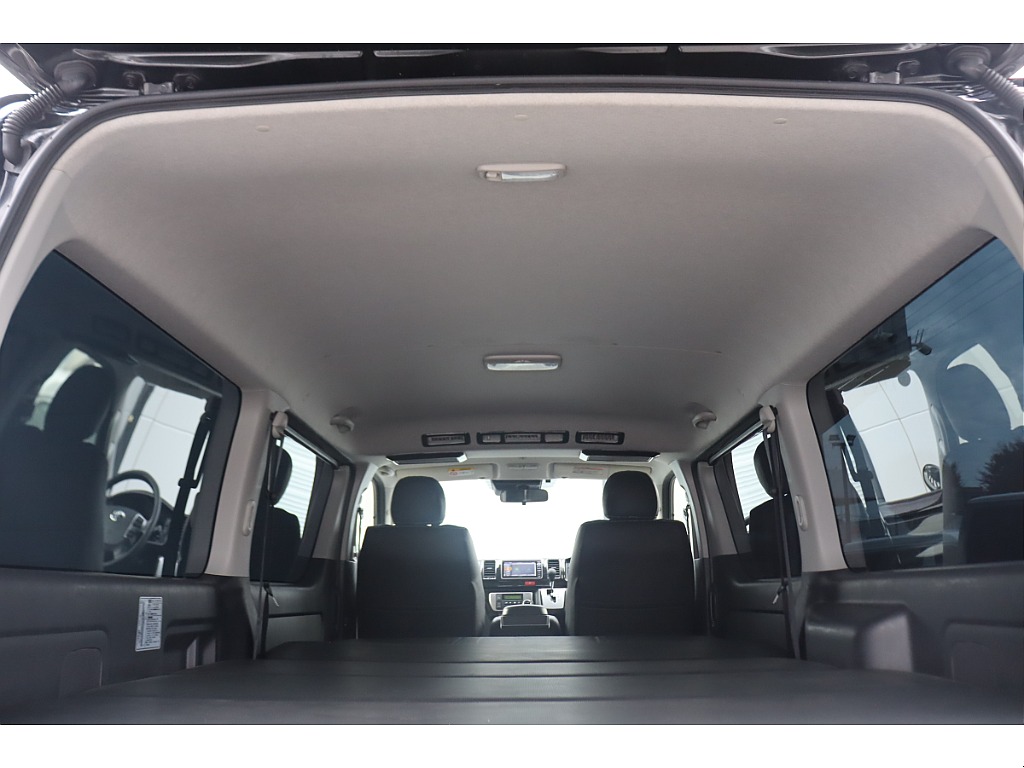 良好な天張りです♪LEDルームランプやサイドバーの装着もご相談下さい！