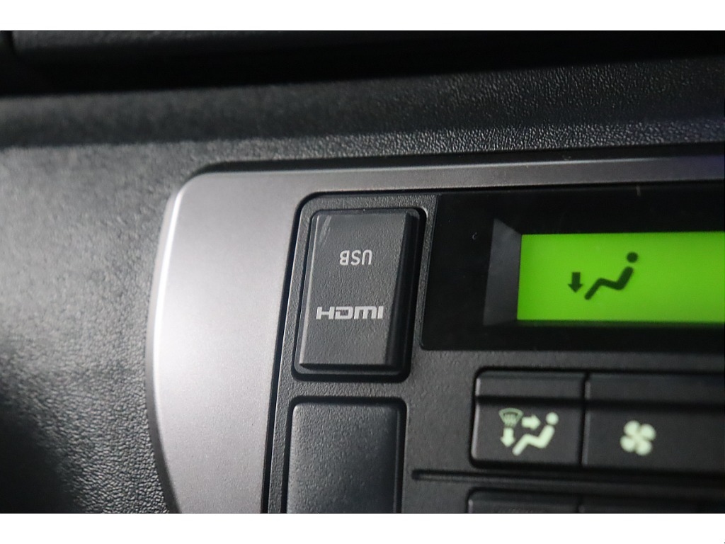 ＨＤＭＩ／ＵＳＢソケット装着でスマホミラーリングも可能！