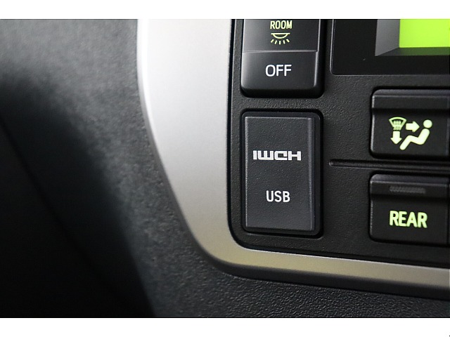 スマートフォンのミラーリング対応のHDMI端子付き♪