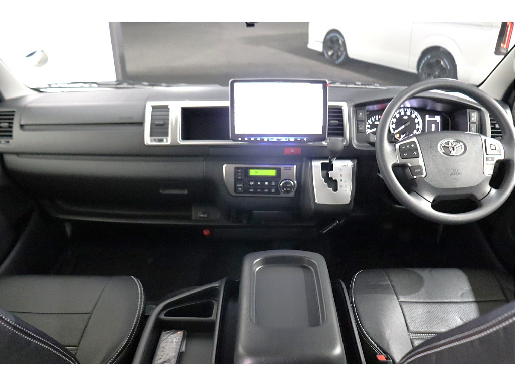 広々としたコックピットにはアルパインBIGX11インチ（シンプルモデル）を装着済み！