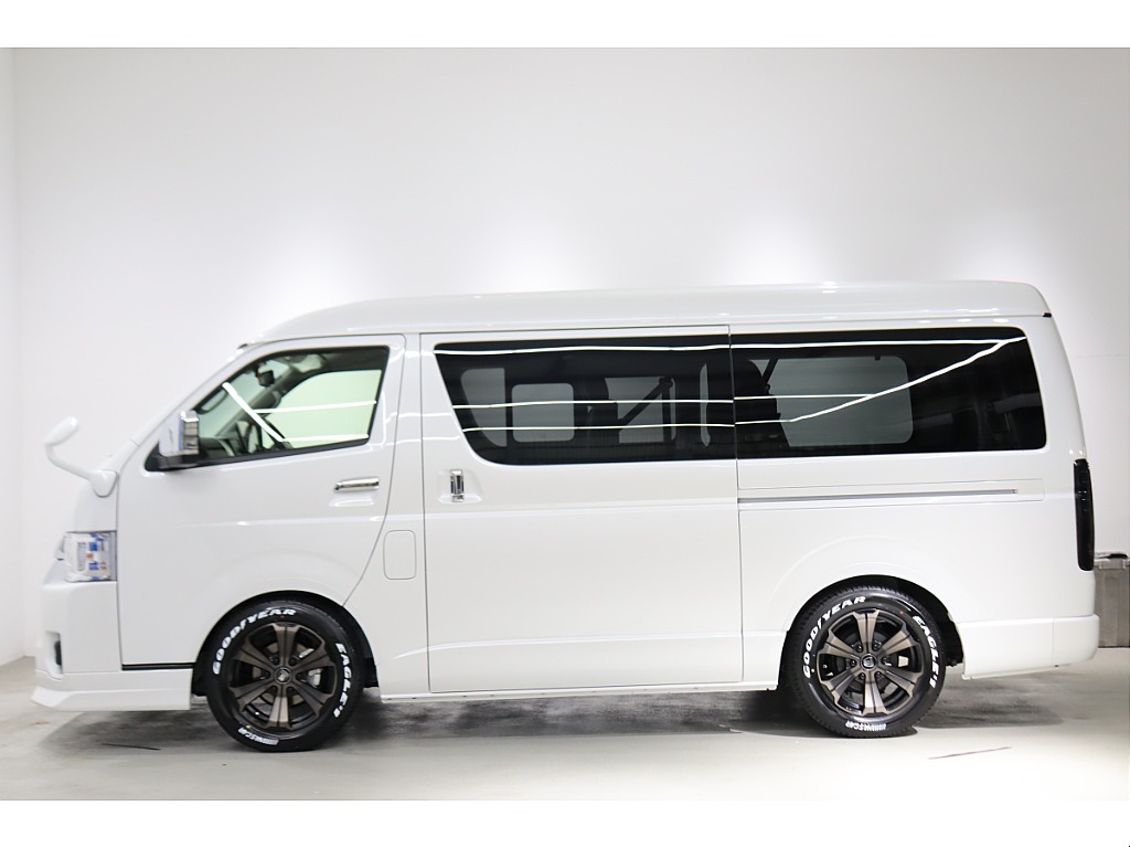 開け閉め楽々な片側パワースライドドアを完備！