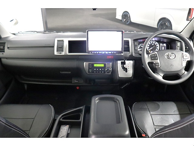 広々としたコックピットにはアルパインBIGX11インチ（シンプルモデル）を装着済み！