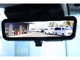 後方時の安全確認に便利なデジタルインナーミラーを完備しております♪