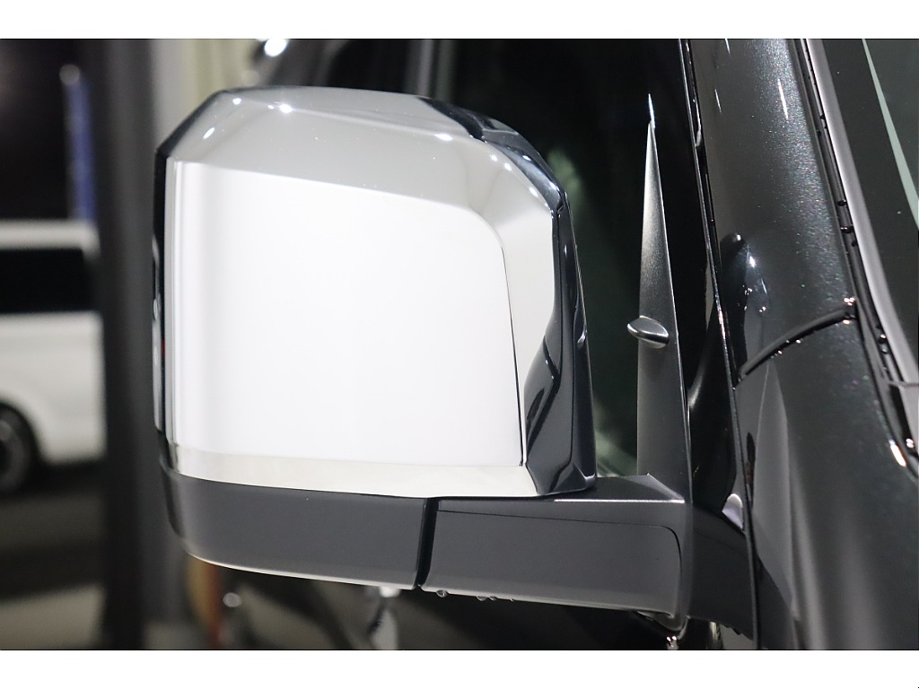 広範囲を見ることのできるサイドミラーです！