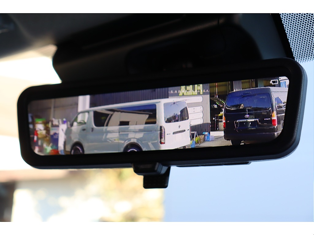 メーカーオプションのデジタルインナーラー装備！後方の視認性も◎です♪