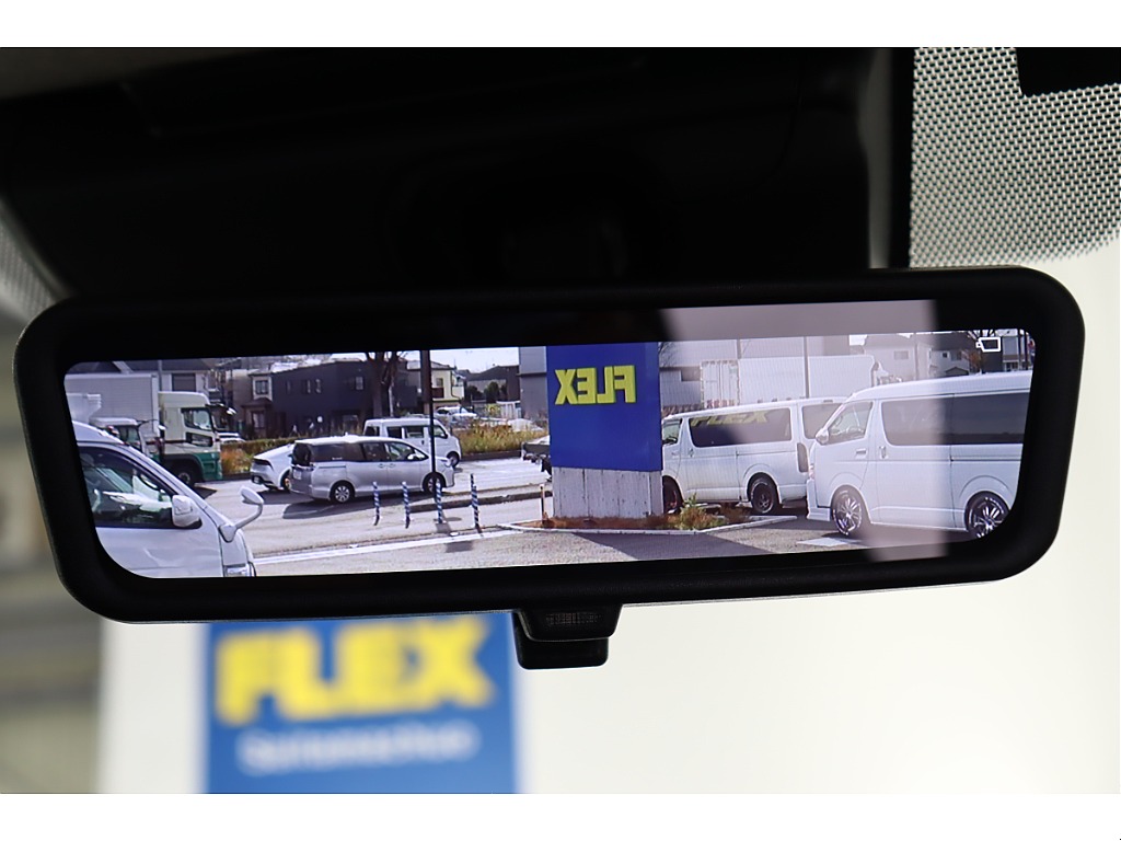 積載時の後方確認も安心なデジタルインナーミラーを完備！