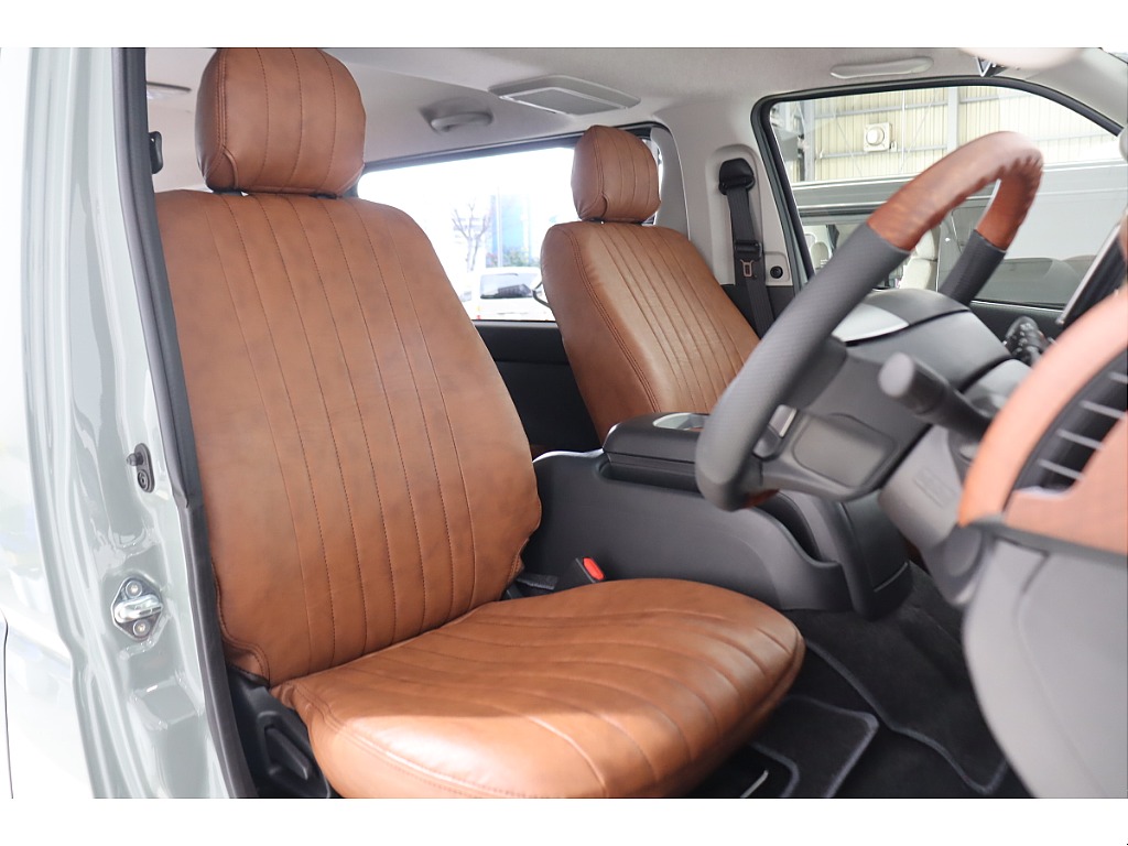 FLEXクラシックブラウンシートカバーを装着済みです♪