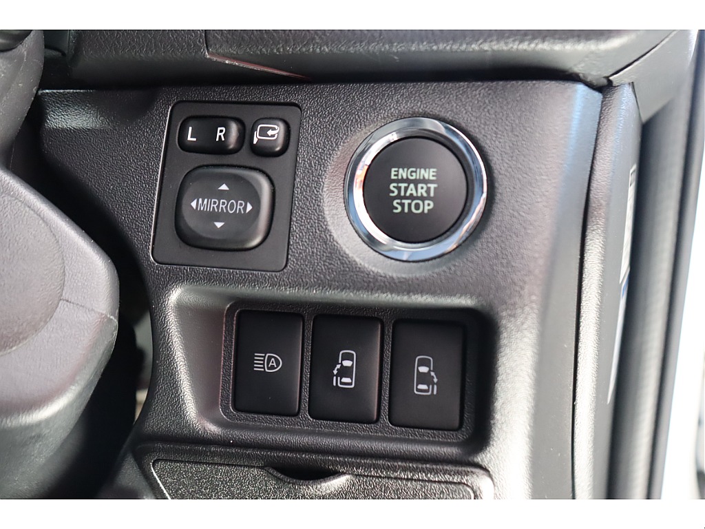 プッシュスタート/スマートキーももちろん完備しております☆