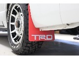 オフロードスタイルには必須なTRDマッドフラップも装備！