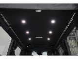 車内にはLEDダウンライト装備で明るく照らしてくれます☆