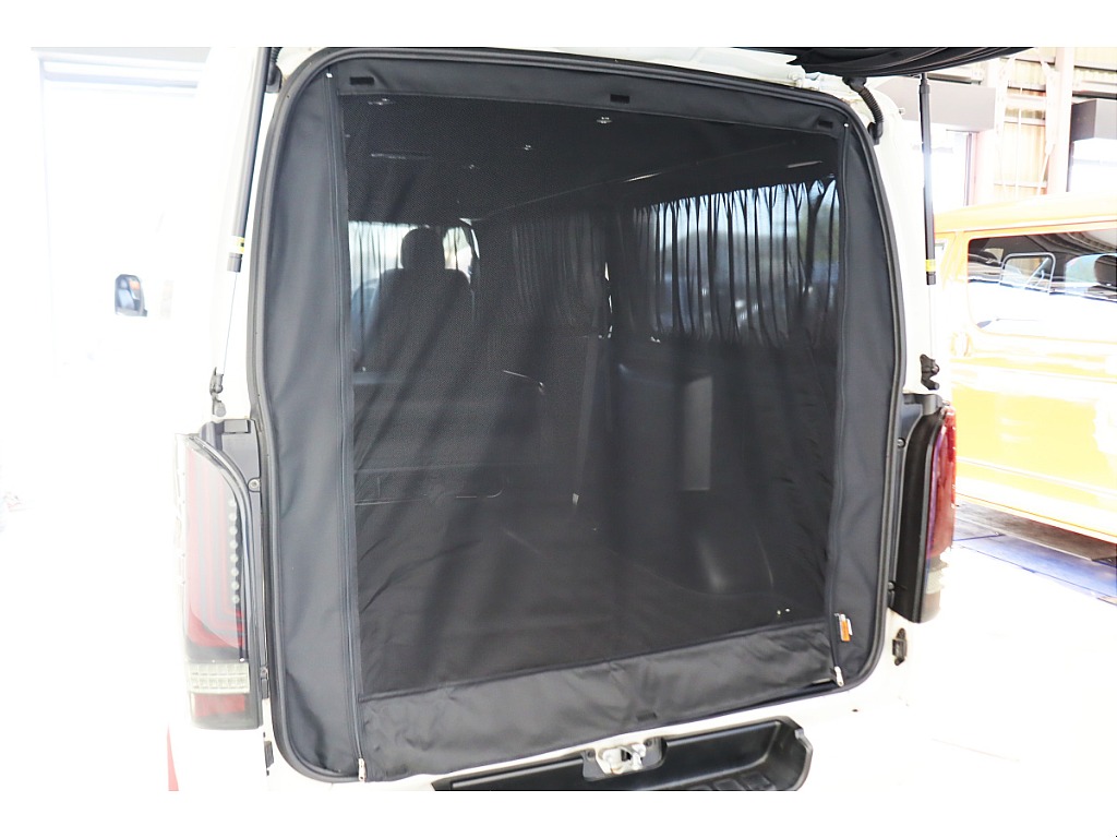 リアゲートには、UI製防虫ネットがカスタムされております☆