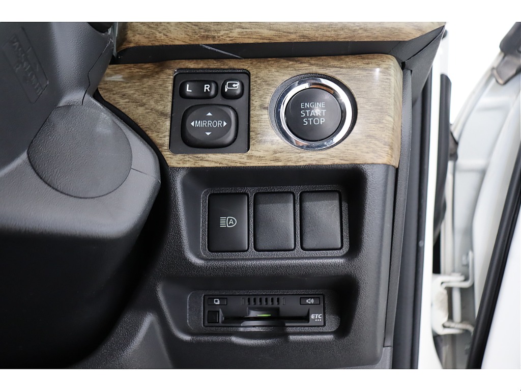 トヨタ ハイエースバン(23枚目)