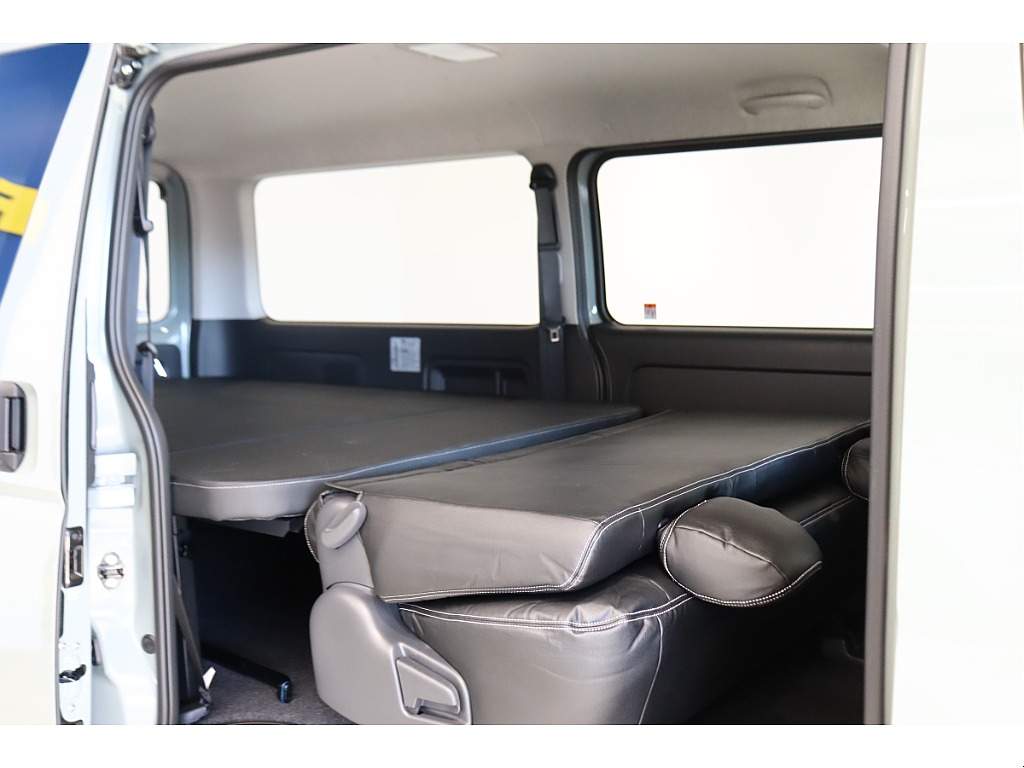 折りたたむことでフルフラット展開が可能です♪