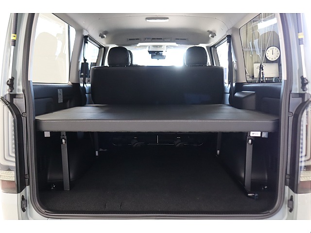 荷室にはFLEXベッドキットを装着！