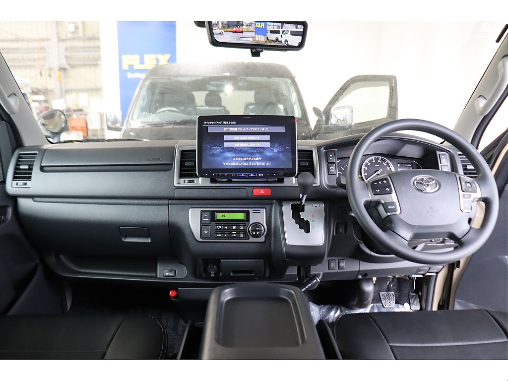 コックピットには大画面のアルパインメカレスナビをインストール☆