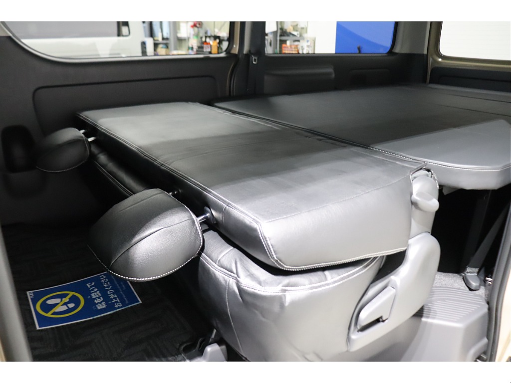 車中泊からお仕事まで活用できるフルフラット仕様！