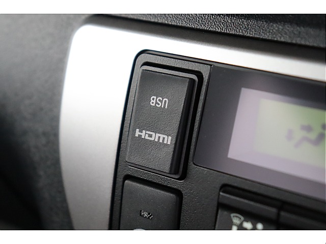 HDMIソケット付きでスマホミラーリングも可能！