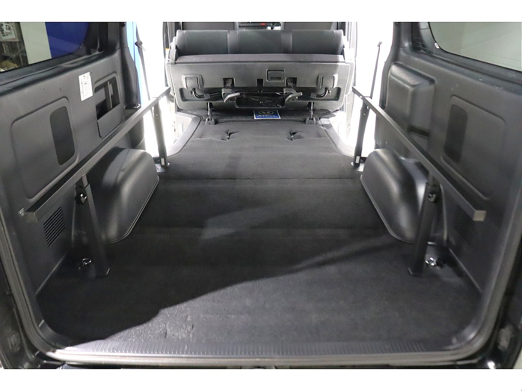 荷室には広大なスペースもございます！