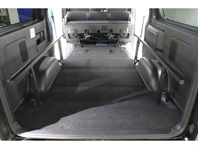 荷室には広大なスペースもございます！