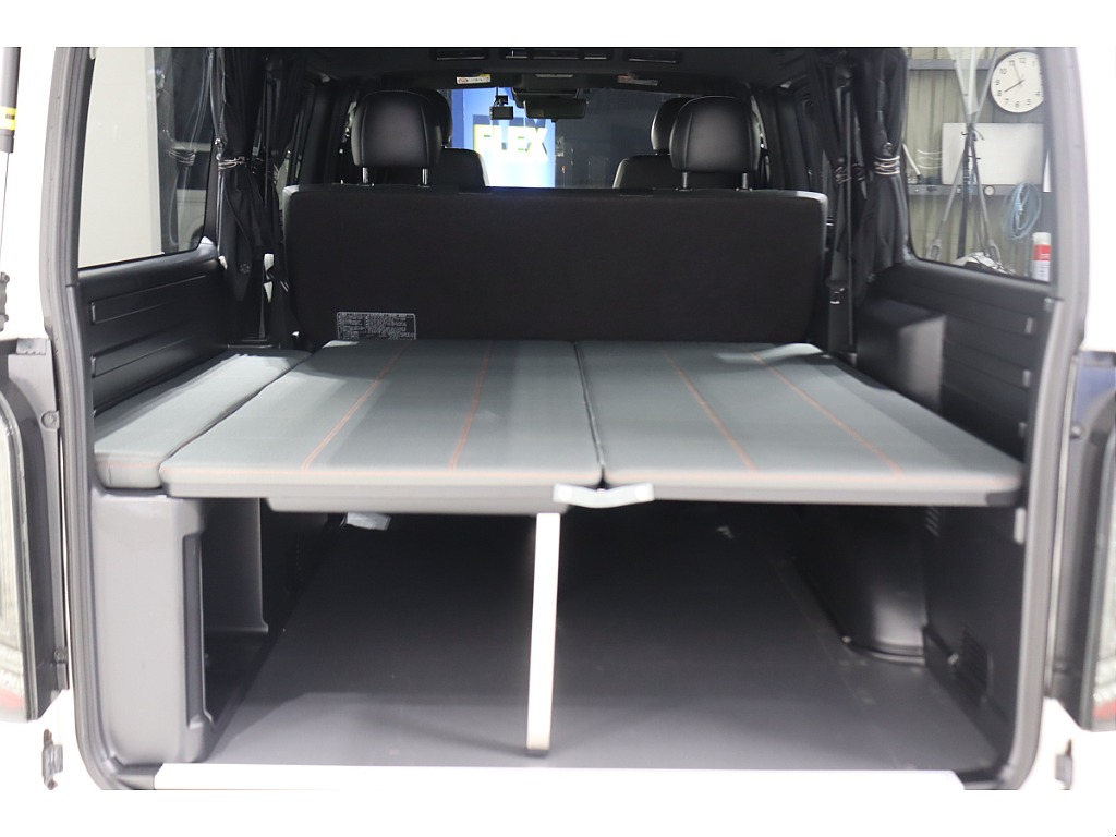 トヨタ ハイエースバン(2枚目)