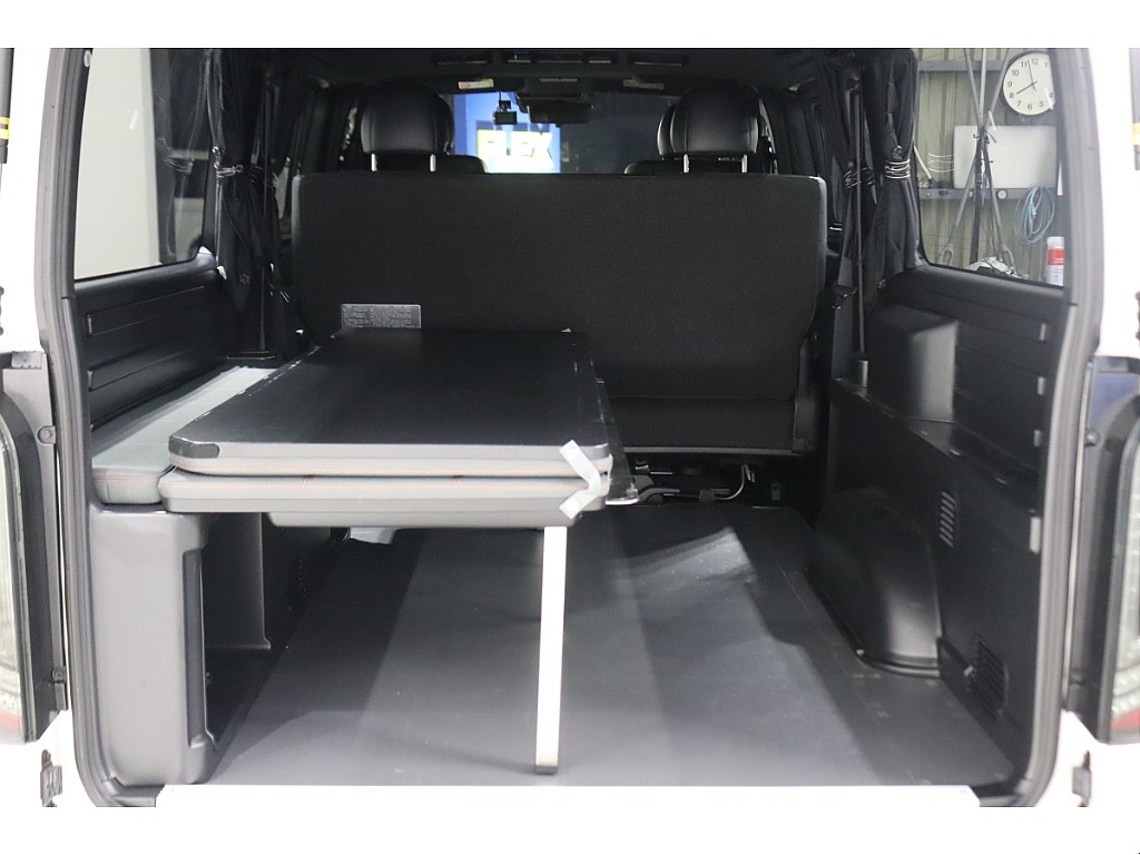 トヨタ ハイエースバン(3枚目)