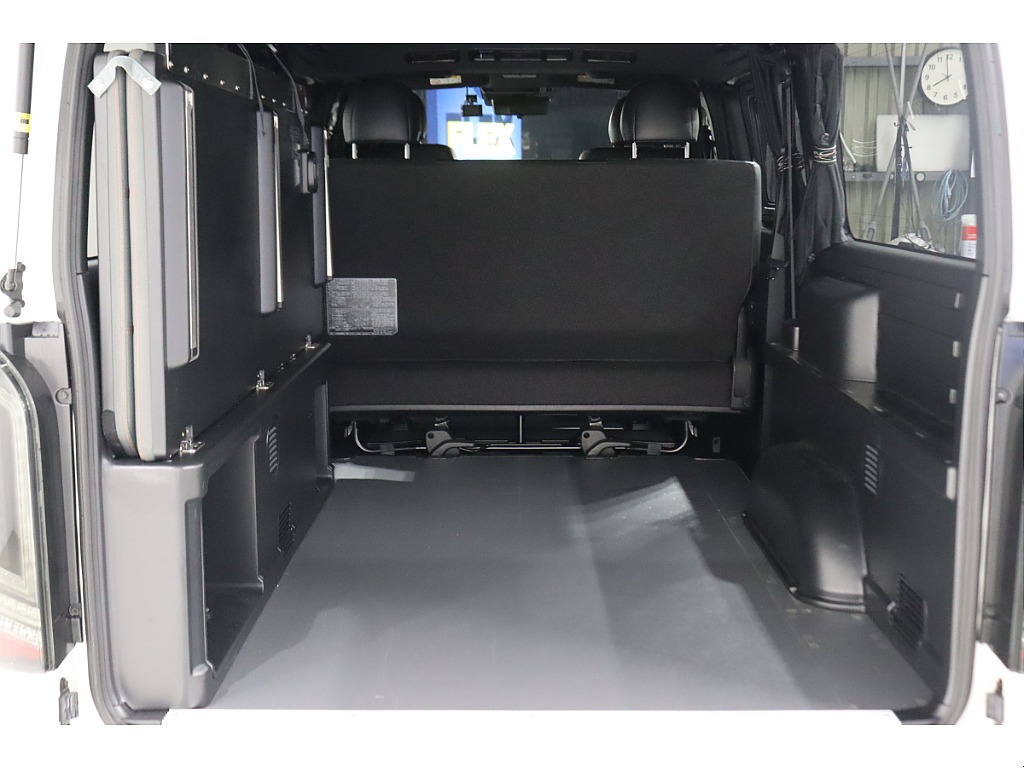 トヨタ ハイエースバン(4枚目)