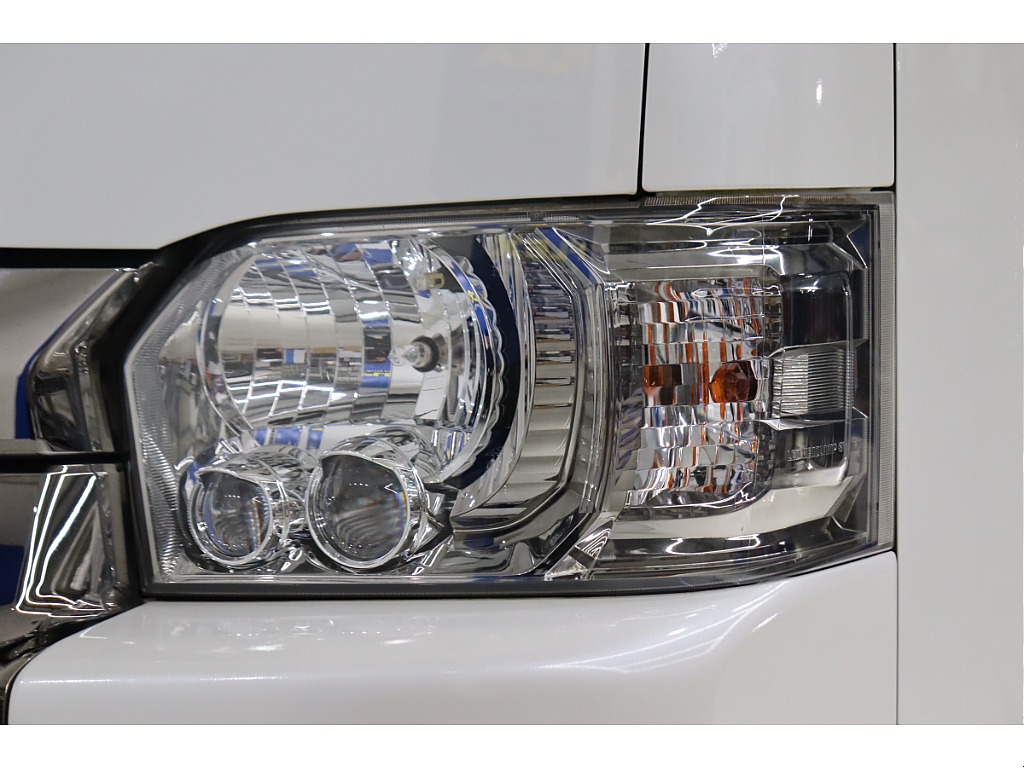 LEDヘッドライトが標準装備！