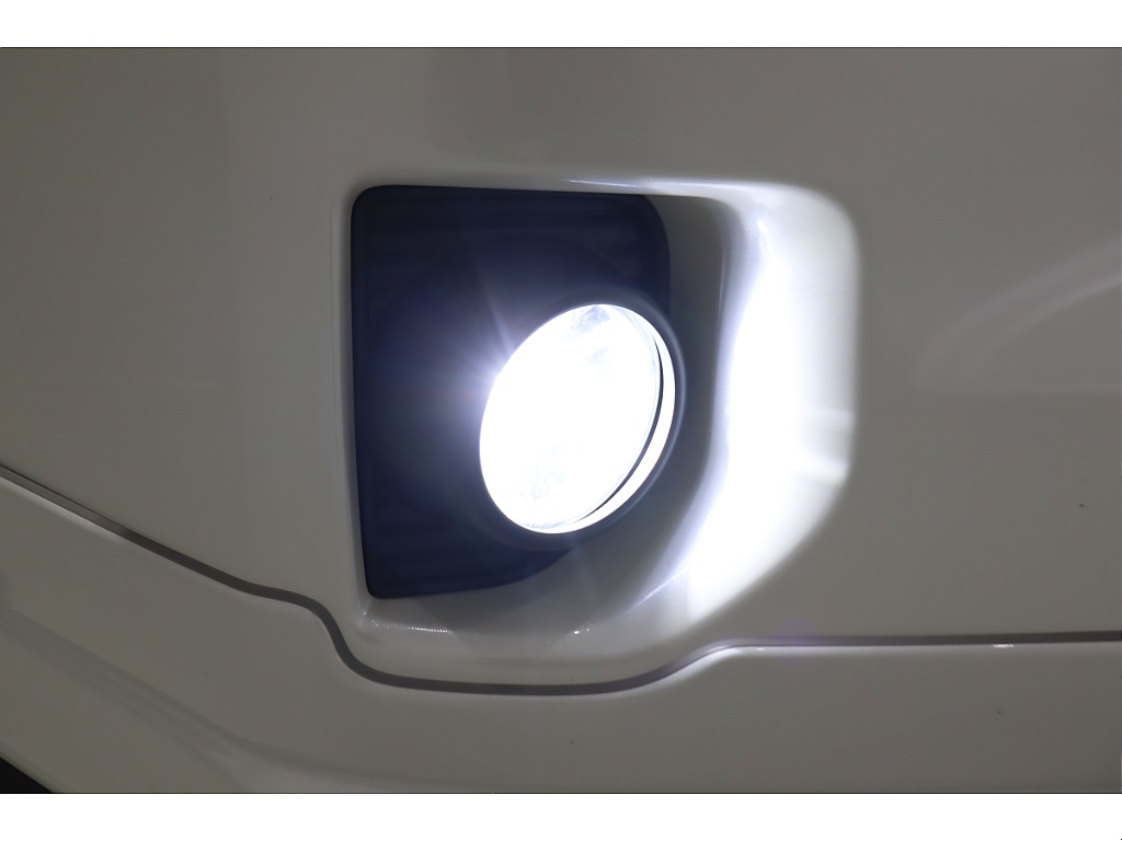 フロントフォグもLEDバルブへ変更済み！