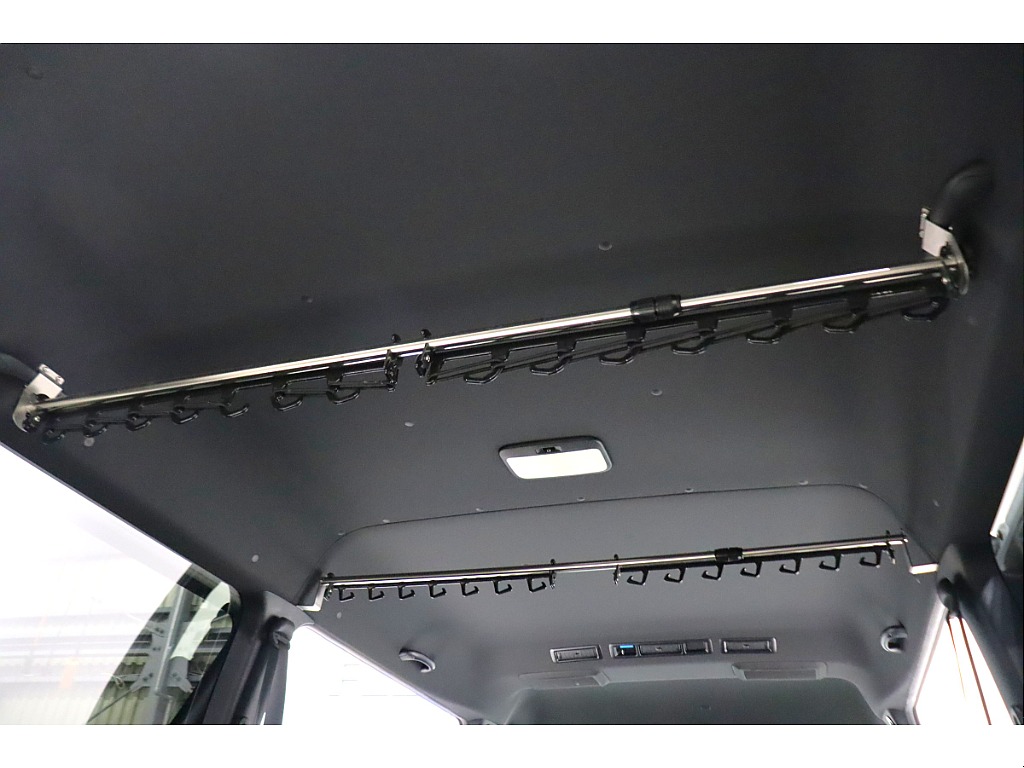 荷室にはロッドホルダー付きで釣り好きは必見です！