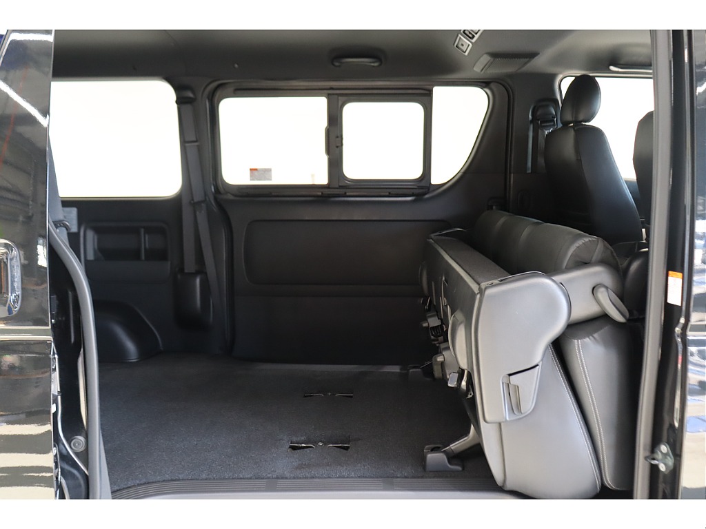 2列目シートを前に収納も可能！