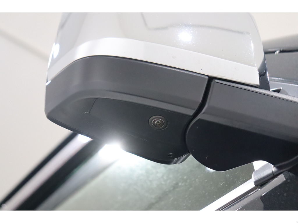 パノラミックビューカメラ付きです！