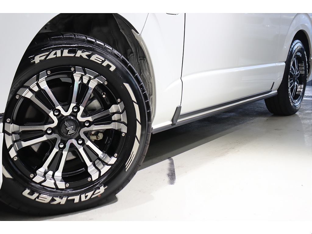 ファルケンタイヤがインストールされております☆