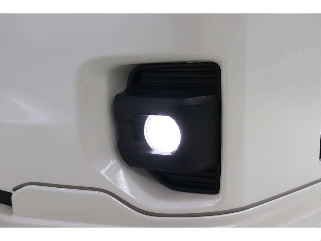 LEDフロントフォグも標準装備！