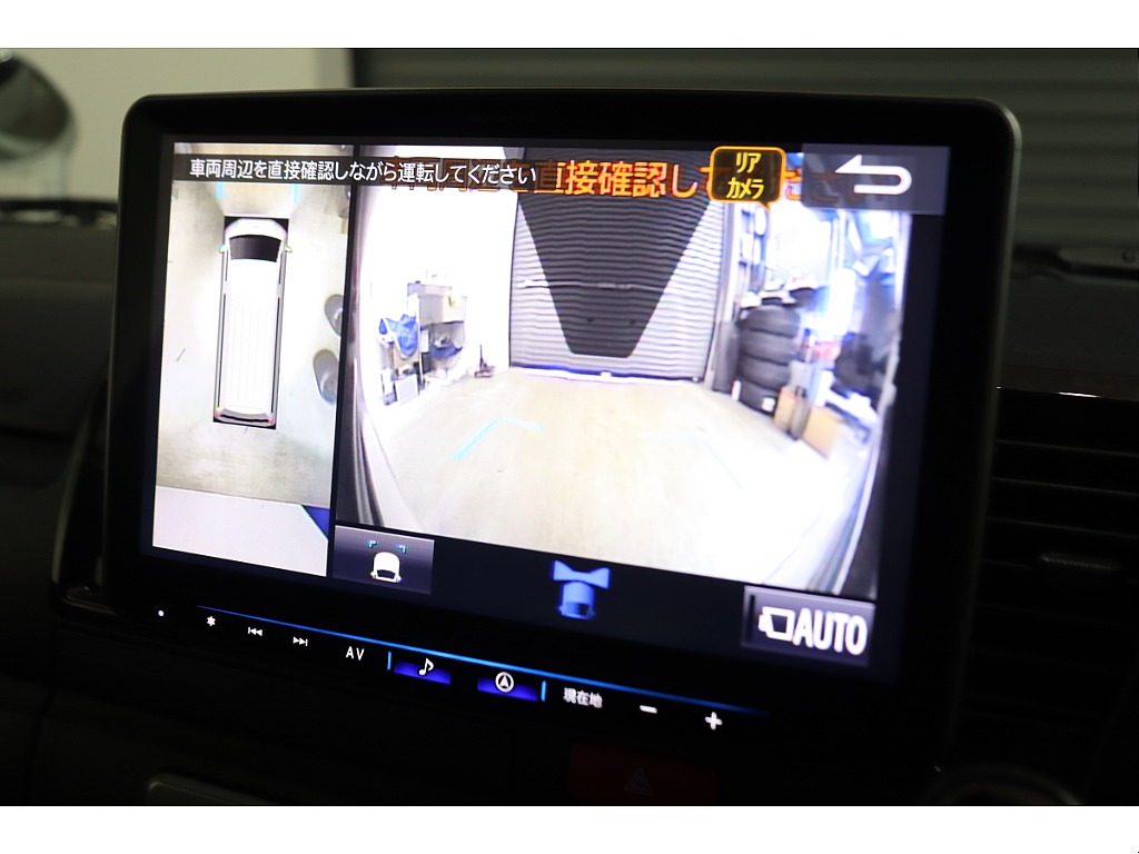 パノラミックビューカメラで死角も視認可能！