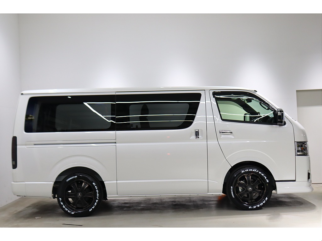 開け閉め楽々な両側パワースライドドアを完備！