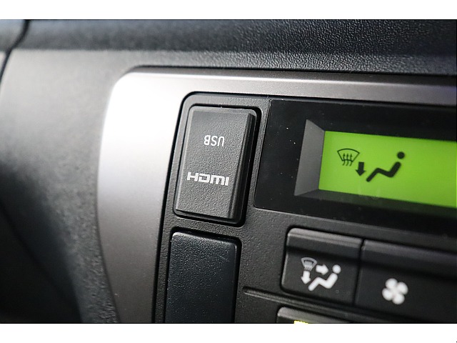 HDMI/USBソケット完備でスマホミラーリングも可能！