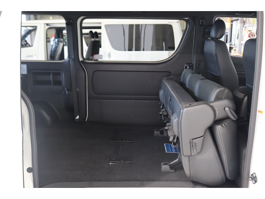 シーンに合せてシートアレンジが可能です☆